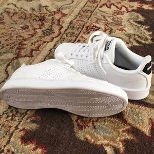 adidas Shoes - Adidas sneaks classic white adidas Shoes - Adidas sneaks classic white